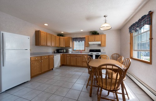 Lake George House | Perfect Rental Houses In Lake George! TOP RATED. Heated Pool. Hotel Amenities.