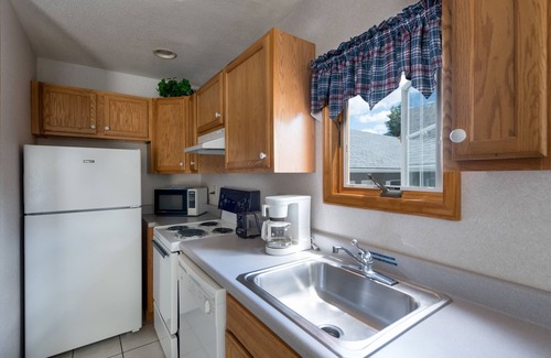 Lake George House | Perfect Rental Houses In Lake George! TOP RATED. Heated Pool. Hotel Amenities.