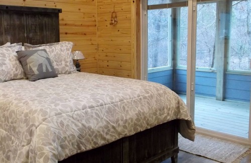 Jones Mills Cabin | " Perfect Romantic Studio Cabin by the creek for two "