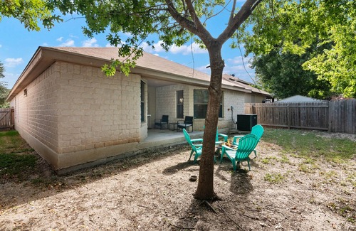Southside House | Perfect SA Getaway! Near Lackland SeaWorld Alamo Riverwalk