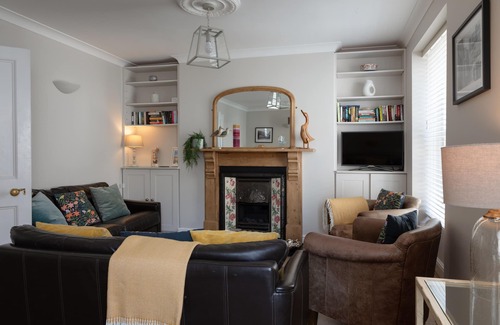 Salcombe Apartment | Perfect Salcombe Hideaway - Kings View, Fore Street, in the heart of Salcombe