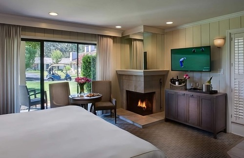Napa Hotel | Perfect Spot in Napa! Short Drive from Black Stallion Winery, Pool, Free Parking
