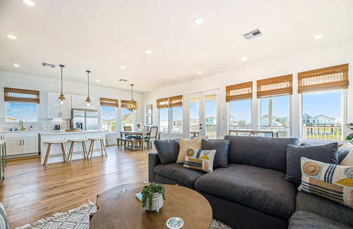 San Luis House | Perfect | Steps to Beach | Modern | Group Ready