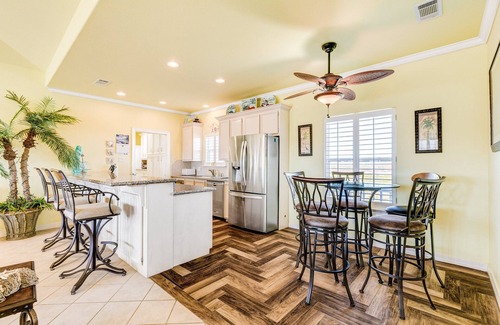 Port Bolivar House | Perfect | Steps to Beach | Firepit | Sleeps 10