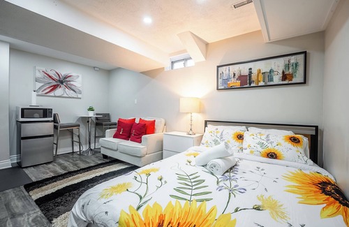 Brampton House | Perfect Studio Getaway | Private Bath & Modern Comfort