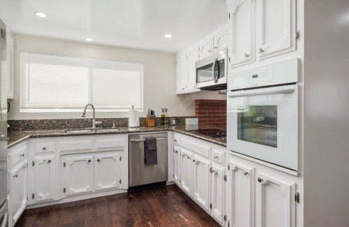 Clovis House | Perfect Summer Retreat in Clovis w Swimming Pool