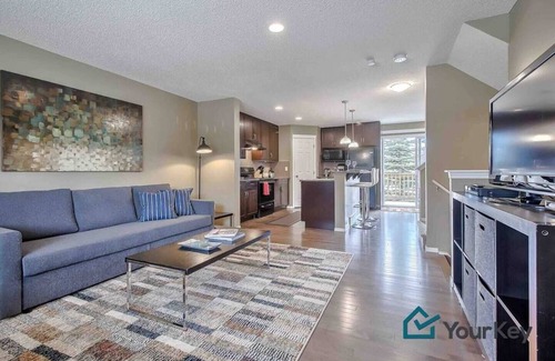 Calgary House | Perfect Townhome with Large Bedrooms and Parking for 2 Vehicles