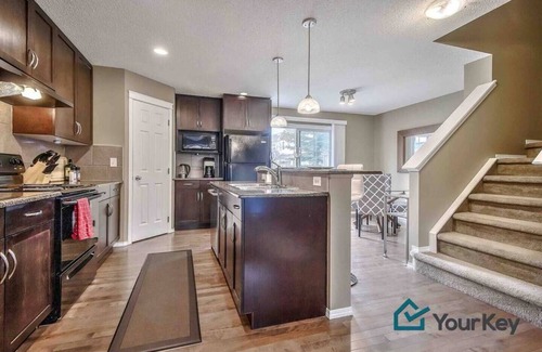 Calgary House | Perfect Townhome with Large Bedrooms and Parking for 2 Vehicles