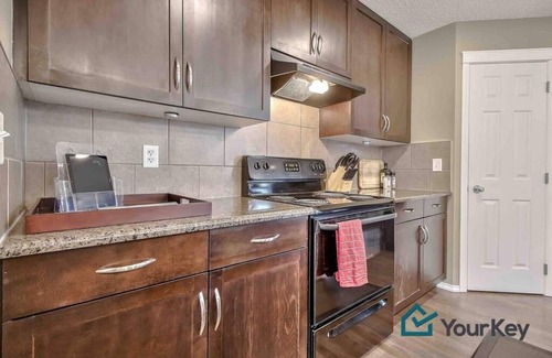 Calgary House | Perfect Townhome with Large Bedrooms and Parking for 2 Vehicles