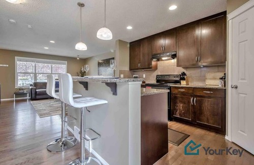 Calgary House | Perfect Townhome with Large Bedrooms and Parking for 2 Vehicles