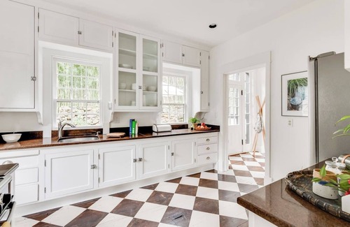 Jefferson Park Avenue House | Perfect UVA Location | Historic Boone-White House
