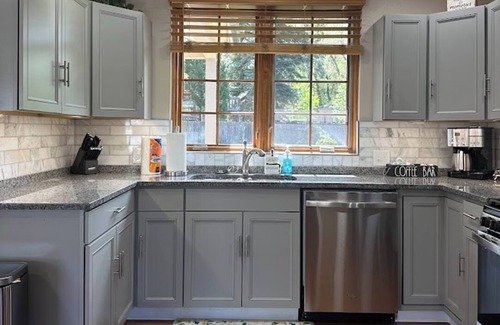 Broadmoor House | Perfect vacation home with amazing outdoor space, pet and handicapped friendly!