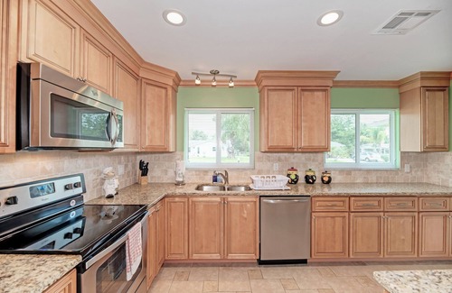 Venice Gardens House | Perfect vacation home 3 miles from beach.