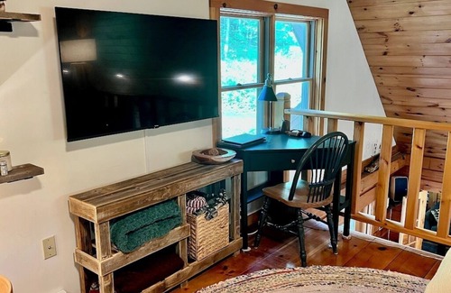 West Arlington House | Perfect Vermont Log Cabin - Footsteps from the famous Battenkill River!