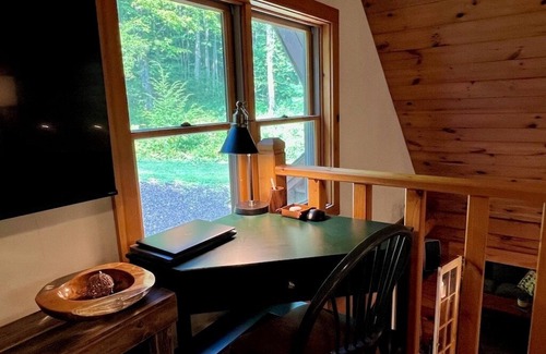 West Arlington House | Perfect Vermont Log Cabin - Footsteps from the famous Battenkill River!