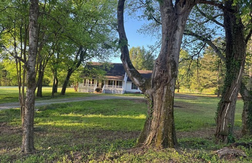 Laceys Spring House | Perfect weekend getaway or extended stay n close to everything