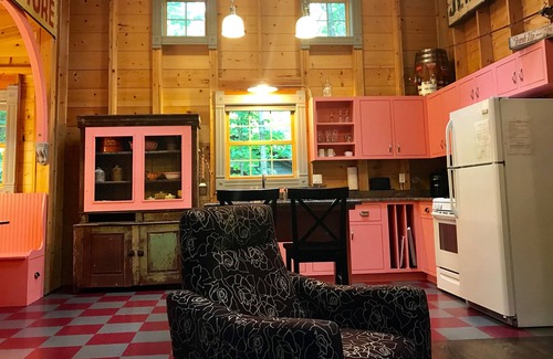 Fennville Cottage | Perfect weekend getaway! Cottage #4 at DollyBrook minutes from Saugatuck