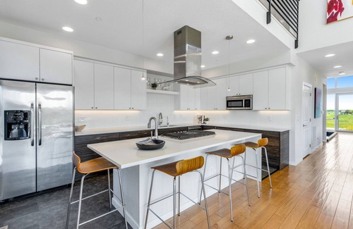 Longmont House | Perfectly Between Boulder - Estes Park! Modern 5-Bedroom House