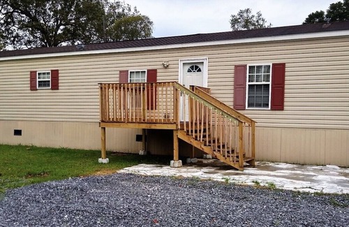 Sunshine House | Perfectly Located 3BR /2BA : 5 mins from Dow !