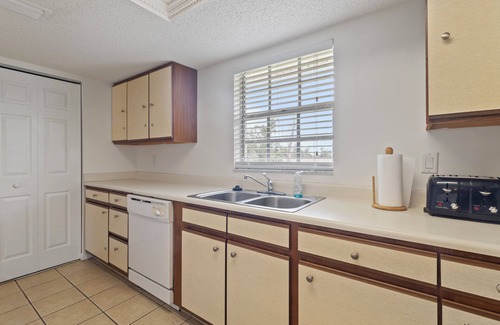 Englewood South Condo | Perfectly Located Condo, Heated Pool, Minutes to Beach