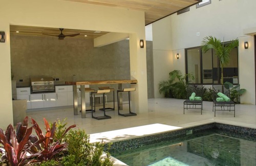 Nosara House | Perfectly located in Playa Guiones. Walk to the beach, shops, restaurants & yoga