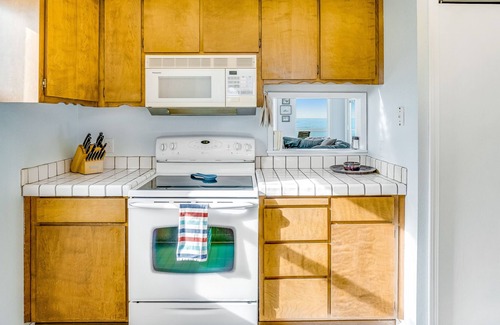 Ferndale House | Perfectly Peaceful Waterfront Escape w/ Free WiFi, Fireplace, & Furnished Deck