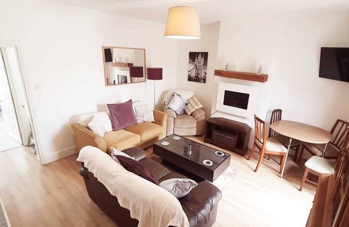 Horfield Apartment | Perfectly Situated 2 Bedroom En-suite Maisonette in the Heart of Gloucester Road