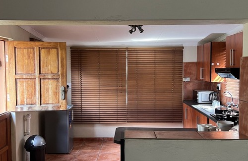 Nelspruit Apartment | Perfectly situated comfortable studio w/full kitchen-Book today!