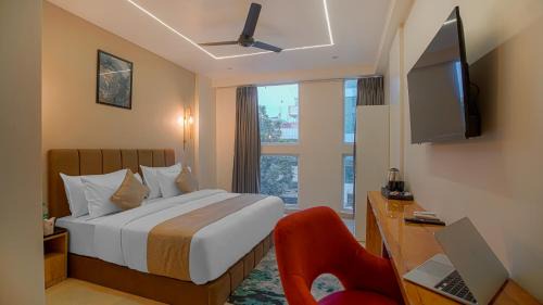 Mahmoorganj Hotel | PerfectStayz Premium Cadillac
