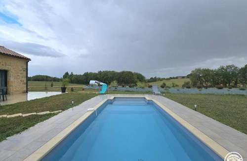 Lanquais Cottage | Perigord House with Private Pool and Air Conditioning