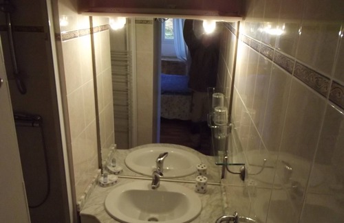 Salignac-Eyvignes House | Periwinkle or courtyard cottage