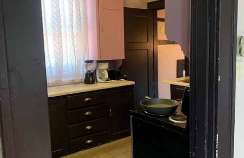 Dayton House | Periwinkle Palace relax close to downtown