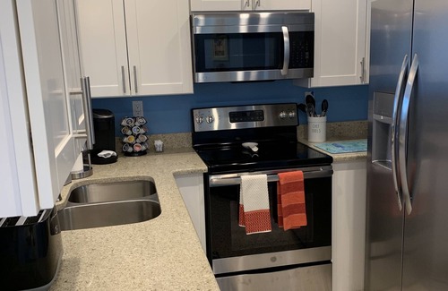 Englewood House | Periwinkle Place Bungalow.Less than 2 Minutes to the Beach.Walk or bike to r