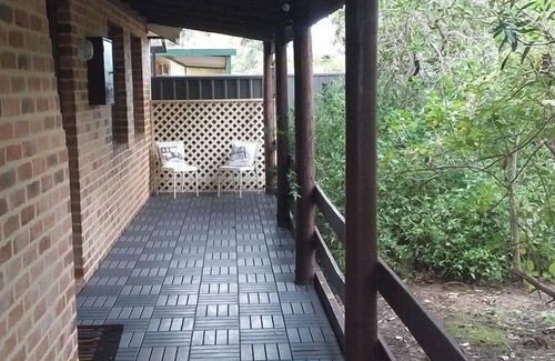 Dunsborough Cottage | PERON COTTAGE BY THE BAY. Huge backyard for your "Furry Friends" Small dogs only