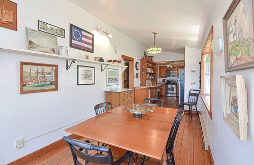 Gloucester House | Perrywinkle: Waterfront on Gloucester’s Rocky Neck.