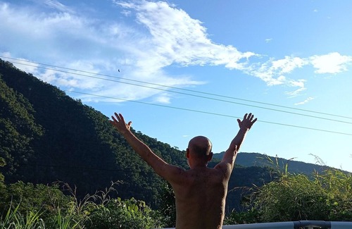 Shapaja Cabin | 🌿 Personalized Amazon escape: 🧘‍♀️yoga, 🌄hikes, 🍫chocolate & 💚healing