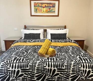 Perth Central Business District Apartment | Perth city BNB l CBD and Pool view - 1xKing bed and 2xSingle beds