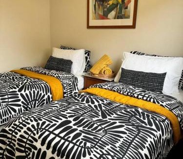 Perth Central Business District Apartment | Perth city BNB l CBD and Pool view - 1xKing bed and 2xSingle beds