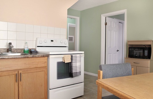 Perth Hotel | Perth Plaza Inn & Suites