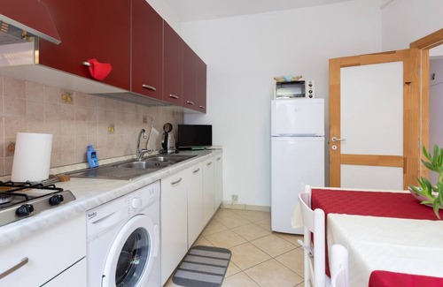 Perugia House | Perugia Centrale in Zona Super Servita in Città, Unica con Giardino e Posto Auto