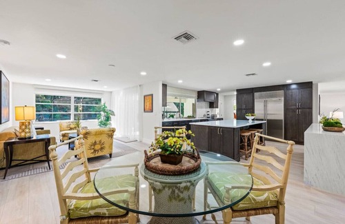 Moorings House | Pesaro Vacation Rental: Stylish 3-BR Retreat Near Via Miramar Beach. Renovated Home with Private Pool, Lush Gardens and Modern Comforts. Perfect for Families, Close to Beaches and Downtown Naples!