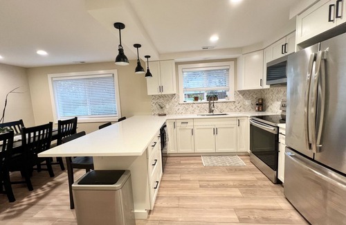 Mount Vernon House | Pet & Family Friendly, Comfortable, Convenient