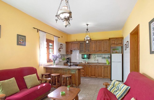 Arico Villa | Pet-Friendly Vacation Home 'Casa Bailon 1' with Mountain View