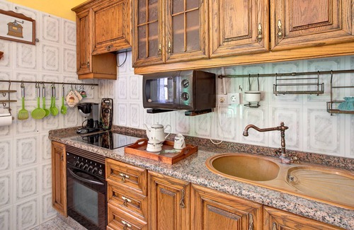 Arico Villa | Pet-Friendly Vacation Home 'Casa Bailon 1' with Mountain View