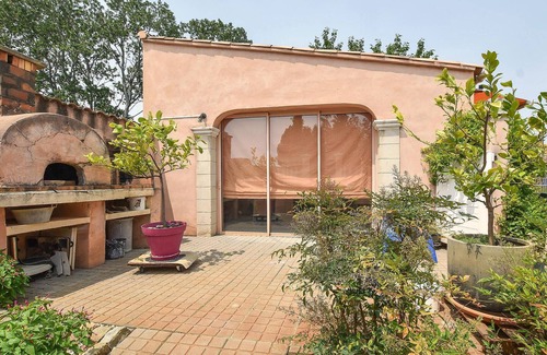 Entraigues-sur-la-Sorgue House | Pet friendly (sta)caravan
