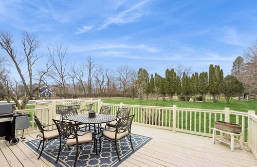 Zenda House | Pet friendly, 4 bedrooms and close to beaches!