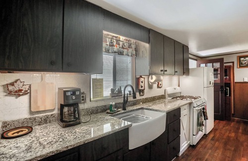Tylersburg House | Pet Friendly | Wi-Fi | Firepit | TV