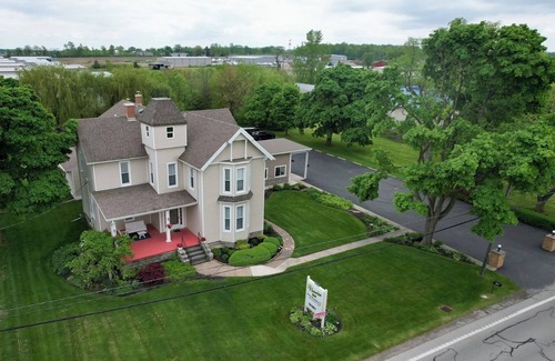 Gypsum Apartment | Pet-Friendly Victorian B&B by Lake Erie