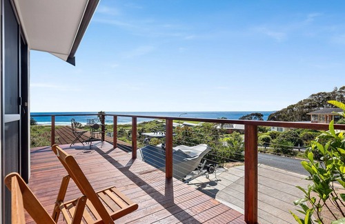 North Narooma House | Pet friendly - 11 Warbler Crescent