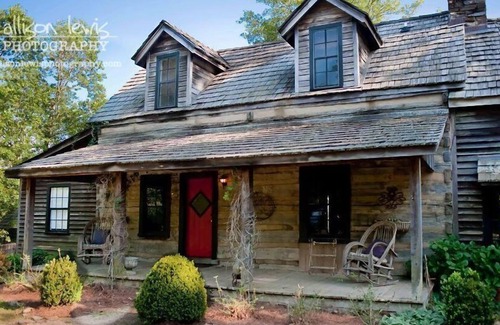 Wilsonville Cabin | Pet Friendly 1800’s cabin! Stay with us for Weddings, Wineries, and more!